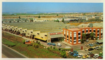 En los años cincuenta, muchas princesas árabes se pasearon por la exposición de 4.000 metros cuadrados que la empresa tiene junto a la fábrica de Valencia.
