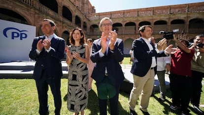 Desde la izquierda, el presidente de la Junta de Andalucía, Juanma Moreno; la presidenta de la Comunidad de Madrid, Isabel Díaz Ayuso, y el líder del PP, Alberto Núñez Feijóo, el 1 de julio de 2024.
