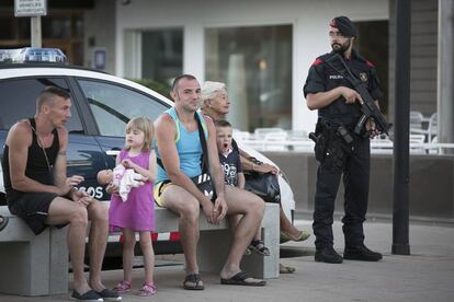 Els Mossos vigilen Roses.