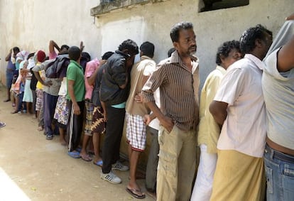 Inmigrantes de Sri Lanka devueltos desde Australia, en el puerto de Galle, en julio de 2014. 