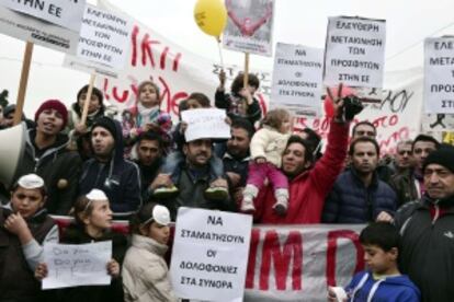 Refugiados sirios protestan en el centro de Atenas el 27 de noviembre