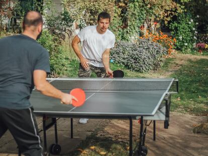 Diviértete con tus amigos este verano jugando al ping pong. GETTY IMAGES.