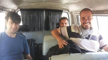 José Manuel López, Ángel Sastre y Antonio Pampliega, en Siria, antes de ser secuestrados.