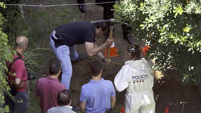 Hallan el cadáver de una mujer en el jardín del detenido en Tarrasa.