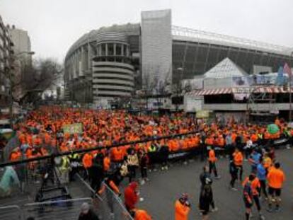 Unos 39.000 corredores permanecen en la avenida de Concha Espina de la capital desde donde partió la San Silvestre Vallecana popular el año pasado. EFE/Archivo