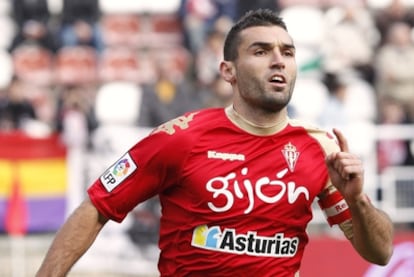 David Barral celebra su gol ante el Rayo, el primero del Sporting.