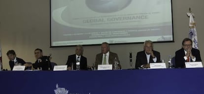 Nicolas Berggruen, Nouriel Roubini, Fernando Henrique Cardoso, Federico Reyes Heroles, Felipe González y Juan Luis Cebrián.