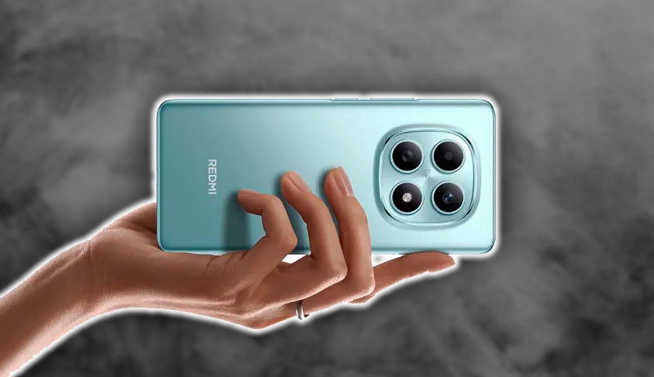 Teléfono Redmi Note 15 en la mano