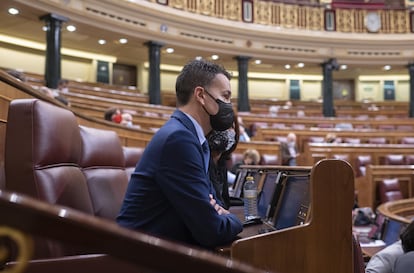 El portavoz del PSOE en el Congreso, Héctor Gómez, durante el debate de los nombramientos de cargos institucionales.