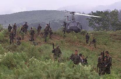 El Ejército de Colombia se despliega por Sierra Nevada de Santa Marta en busca de los cautivos.