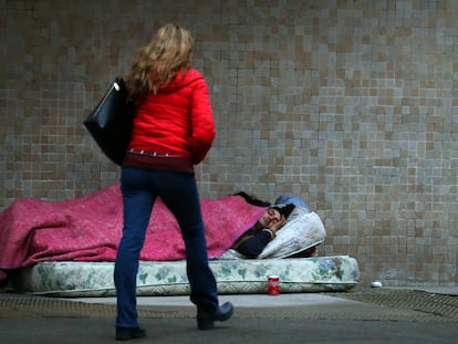 Un hombre sin hogar en Buenos Aires, Argentina.