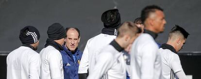 Entrenamiento del Valencia con Voro al frente.