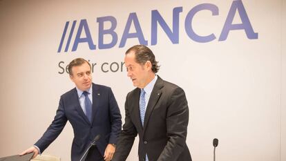 El consejero delegado de Abanca, Francisco Botas, y su presidente, Juan Carlos Escotet, durante la presentaci&oacute;n de resultados.