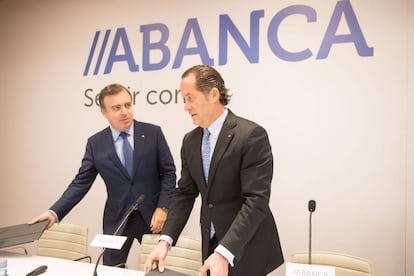 El consejero delegado de Abanca, Francisco Botas, y su presidente, Juan Carlos Escotet, durante la presentaci&oacute;n de resultados.