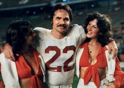 El actor Burt Reynolds, en un fotograma de la película 'Semi-touch' de 1977.