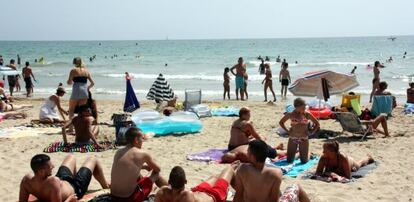 Las playas espa&ntilde;olas abarrotadas de turistas.