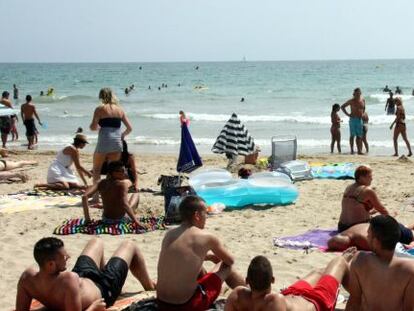 Las playas espa&ntilde;olas abarrotadas de turistas.