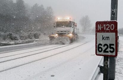 Nevada en el Alto de Fontefría, en A Cañiza (Pontevedra). El temporal de nieve y viento que desde hoy afecta a España mantiene en alerta naranja a todas las comunidades.