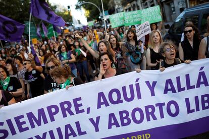 Decenas de personas se manifestaban en Madrid a favor del aborto el 28 de septiembre de 2019.