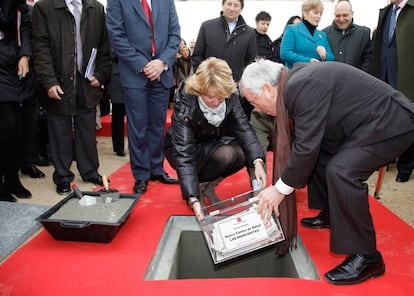 El 18 de enero Aguirre coloc la primera piedra del centro de salud 'Las Margaritas' en Getafe. El ambulatorio es uno de los 55 que la presidenta de la Comunidad prometi construir para esta legislatura. En marzo de 2009, 14 miembros de la Plataforma en Defensa de la Sanidad Pblica en la localidad se encerraron en el centro actual para reclamar la construccin del nuevo ambulatorio.