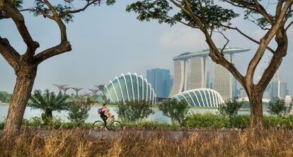 Panorámica del 'skyline' de Singapur: Garden By the bay, el hotel Marina Bay Sands y el museo de las Artes y las Ciencias.