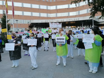 Concentración en el Hospital 12 de Octubre contra la precariedad laboral de los profesionales de la Sanidad Pública madrileña.