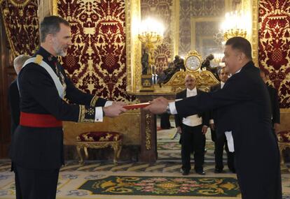 Felipe VI recibe las cartas credenciales del nuevo embajador de Yemen, Khalid Hassan Maisery.