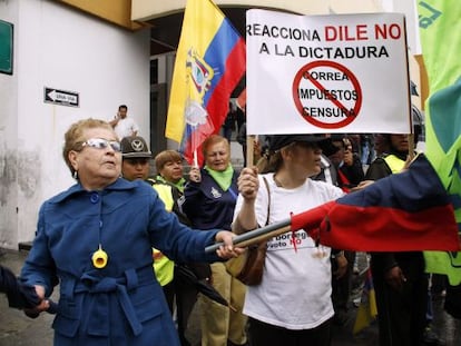 Opositores al Gobierno de Rafael Correa se manifiestan en Quito.