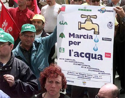Manifestantes en la Marcha por el Agua celebrada en la ciudad siciliana de Agrigento el pasado mes de mayo.