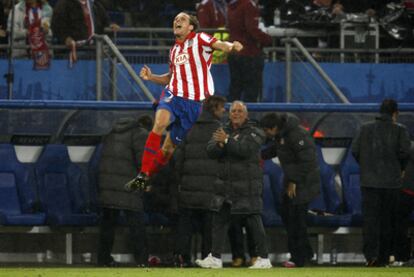 El uruguayo, autor de los dos goles, ha sido la estrella del encuentro. En la imagen celebra el primero.