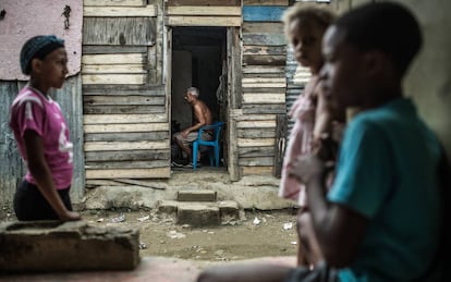 Un grupo de niños en el albergue Canta La Rana ubicado en el municipio de Los Alcarrizos, en la provincia de Santo Domingo Norte.