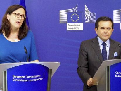 La comisaria europea de Comercio, Cecilia Malmstr&ouml;m y el secretario de econom&iacute;a de M&eacute;xico Ildefonso Guajardo en 2015.