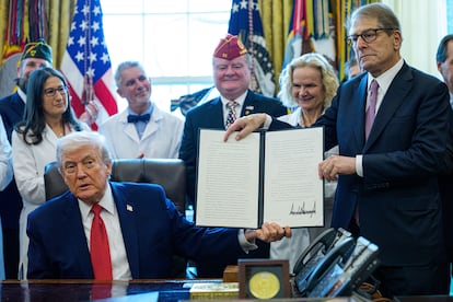 El presidente Donald Trump reclasifica la marihuana con una orden ejecutiva