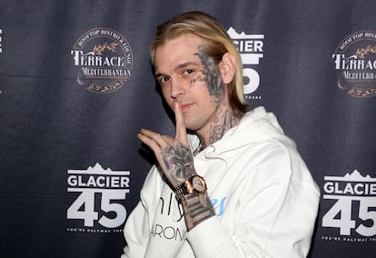 El cantante Aaron Carter posa en el Hustler Club de Larry Flynt en Las Vegas, el 12 de febrero de 2022.