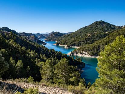 Vista del embalse de El Portillo, en el parque natura Sierra de Castril (Granada)