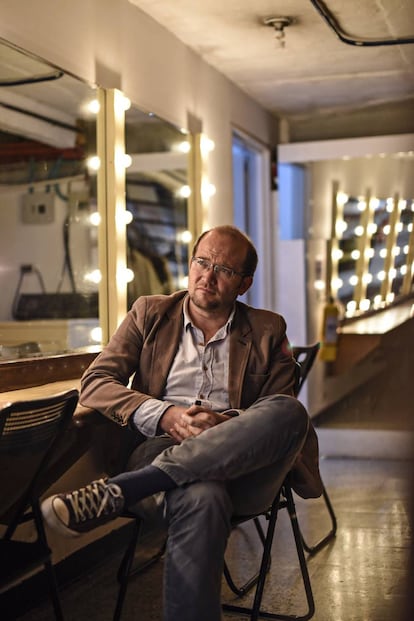 Daniel Samper Ospina, en su camerino del Teatro Nacional Fanny Mickey.