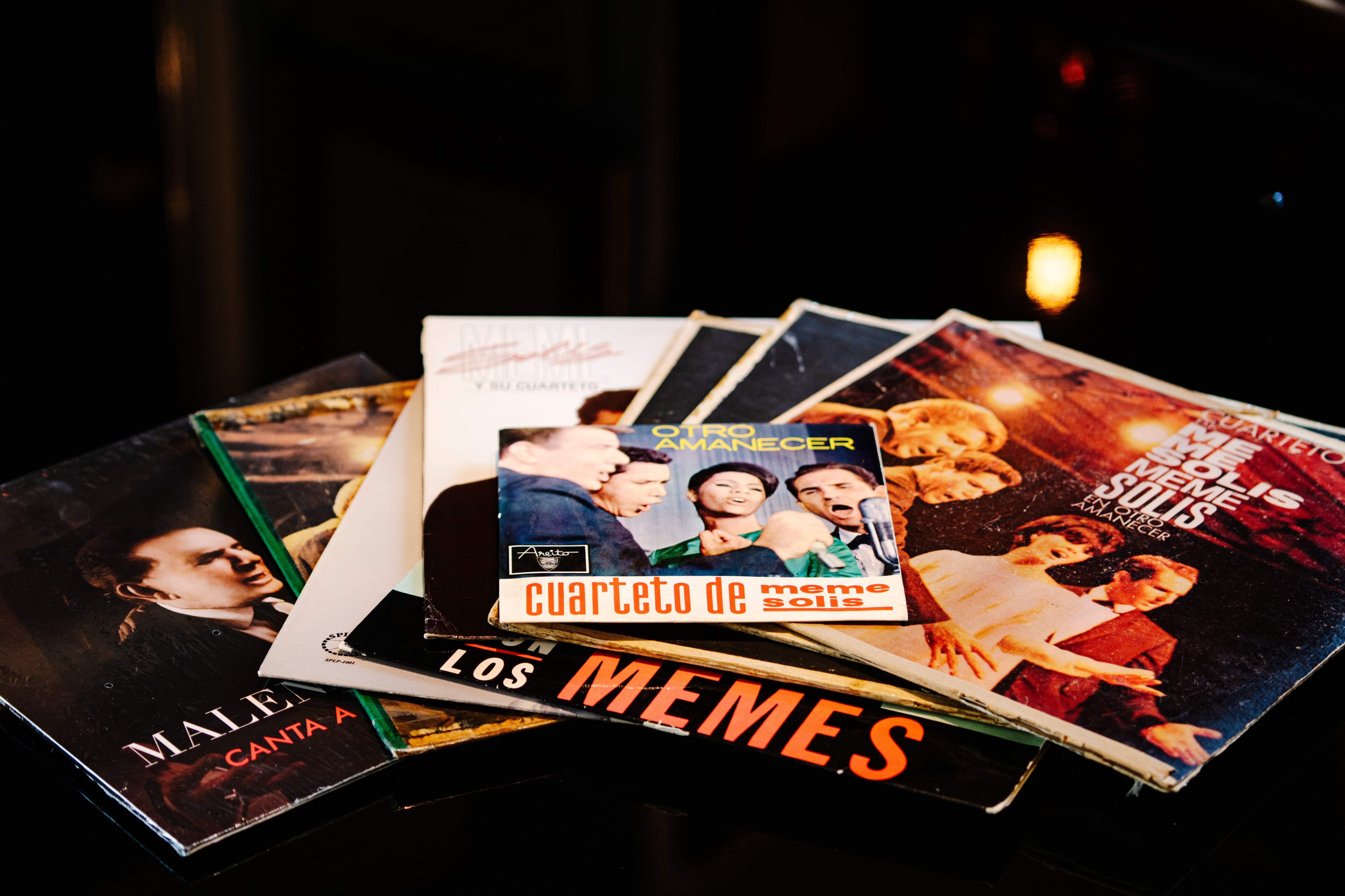 Parte de la discografía de Meme Solís.