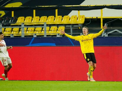 Haaland celebra su segundo gol ante el Sevilla este martes en Dortmund.