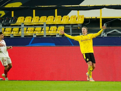 Haaland celebra su segundo gol ante el Sevilla este martes en Dortmund.