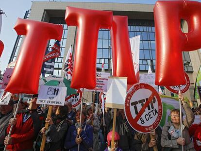 Manifestaci&oacute;n contra el TTIP a las puertas del Consejo Europeo, el pasado 13 de mayo. 