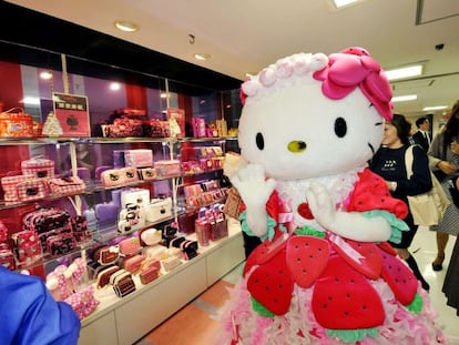 Hello Kitty en la inauguración de una tienda en Tokio.