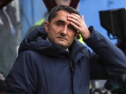 El entrenador del FC Barcelona, Ernesto Valverde, durante el partido contra el Eibar.