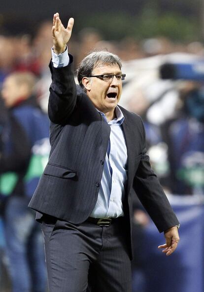 Tata Martino en la banda de San Siro