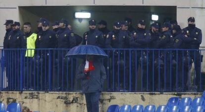 Policía Nacional en el interior del Vicente Calderón.