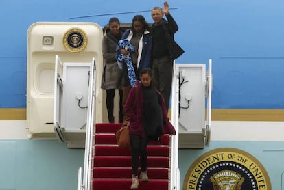 Los Obama regresan a Washington tras sus últimas vacaciones en Hawái.