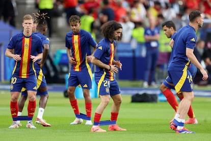 Rondo de calentamiento de los jugadores de la selección española, minutos antes del inicio de la final. 