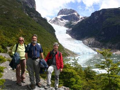 El autor (a la derecha), en el ventisquero Serrano, en la Patagonia chilena.