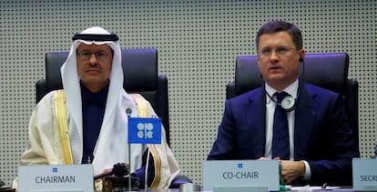 El ministro de Energía saudí, Abdulaziz bin Salman Al-Saud y su homólogo ruso Alexander Novak enn una reunión en Viena el pasado diciembre.