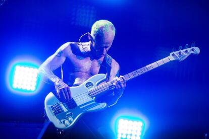 La banda californiana Red Hot Chili Peppers durante el concierto que ofreció martes en el estadio Olímpico, en Barcelona, segunda parada de su nueva gira mundial.