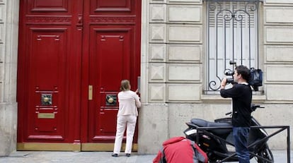 La puerta de la oficina de Sarkozy esta mañana.